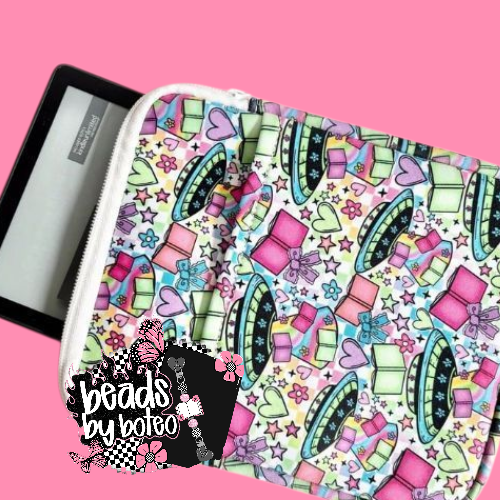E-Reader Sleeve - Aliens + Books